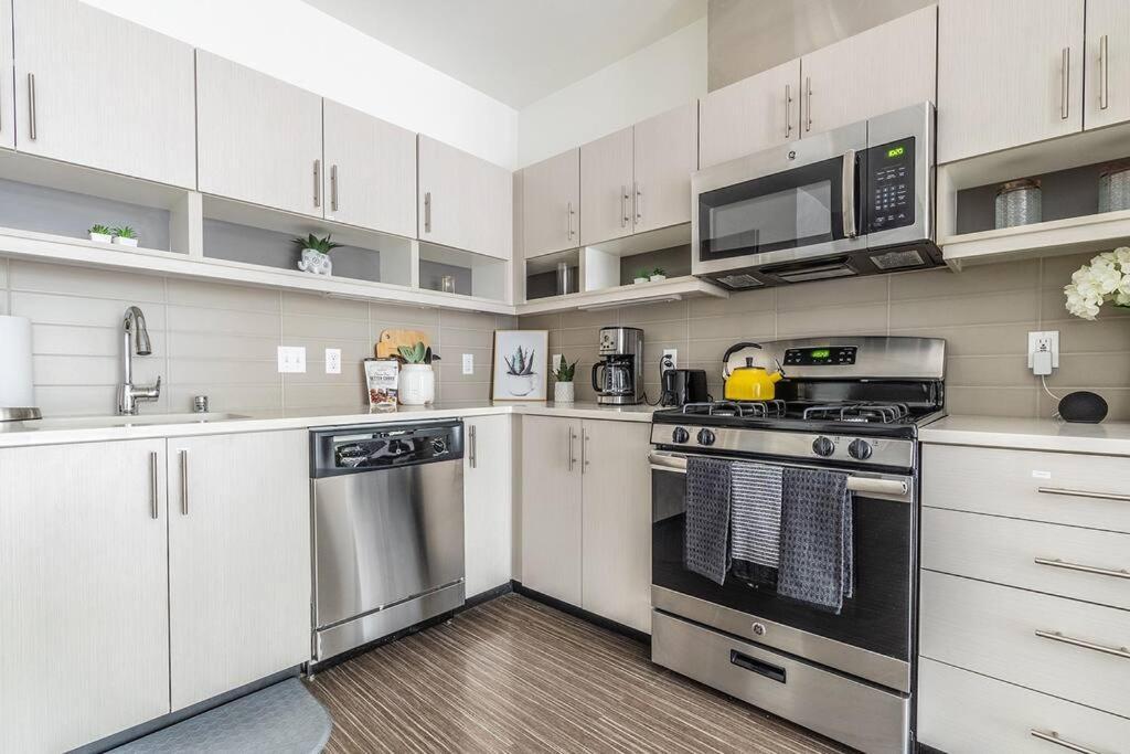 One Bedroom Luxury Apartment Seattle Eksteriør billede