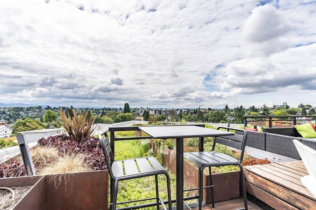 One Bedroom Luxury Apartment Seattle Eksteriør billede