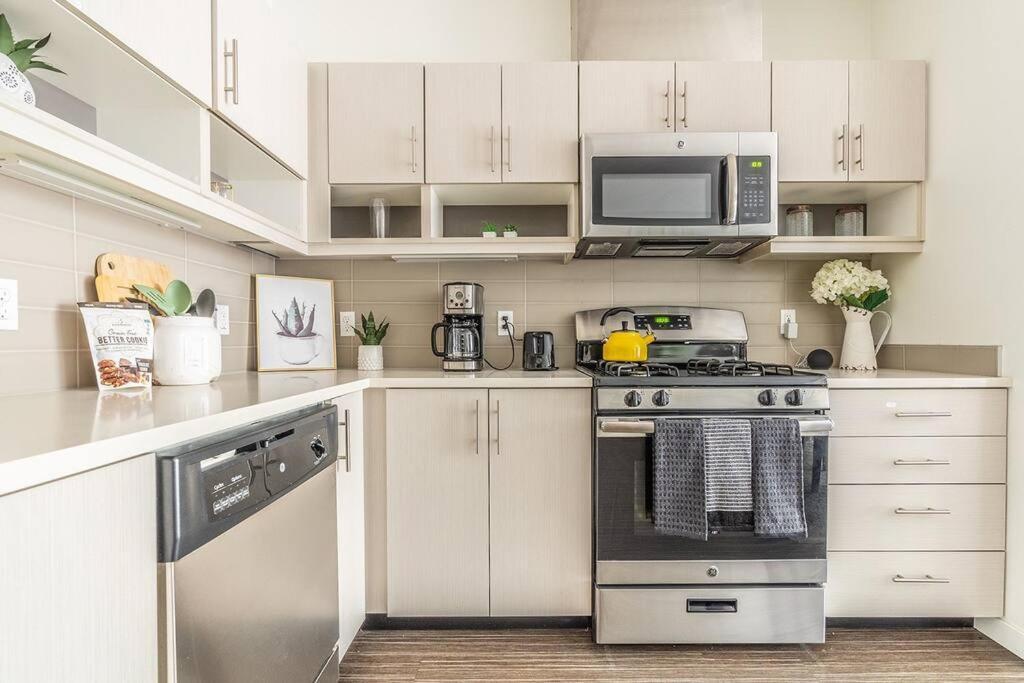 One Bedroom Luxury Apartment Seattle Eksteriør billede