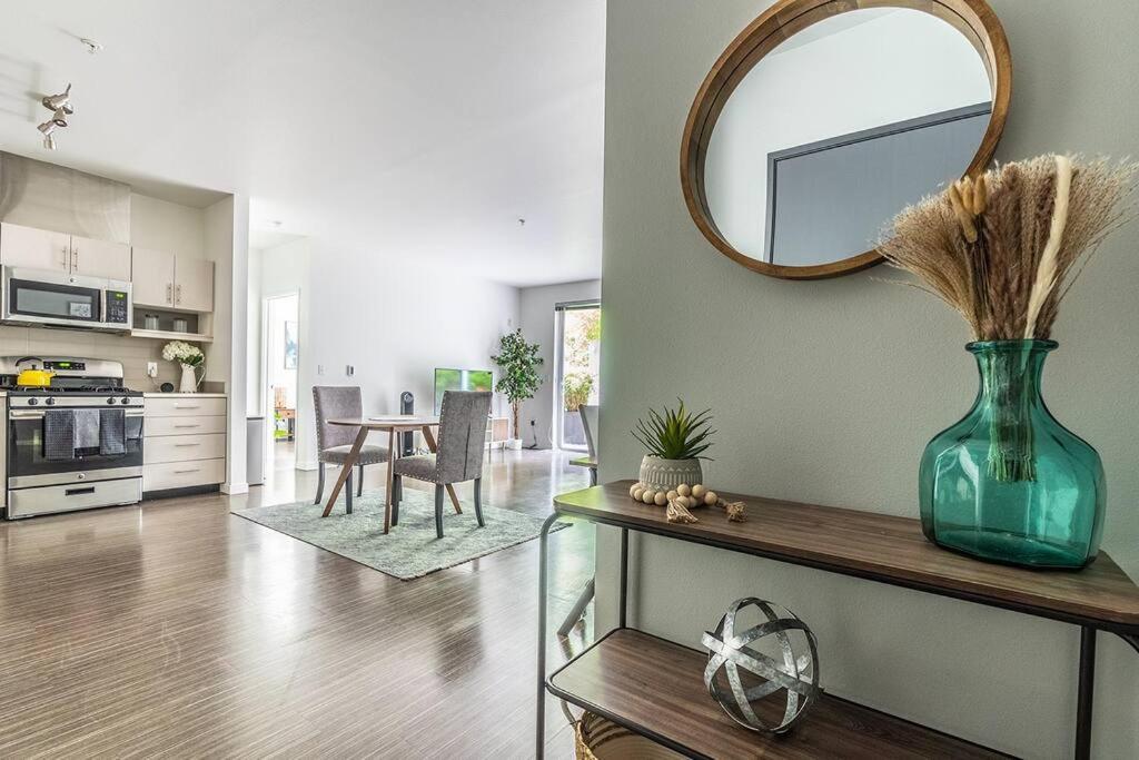 One Bedroom Luxury Apartment Seattle Eksteriør billede