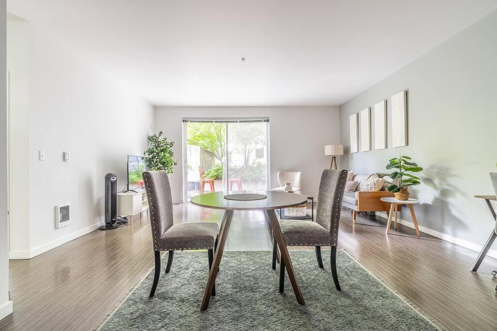 One Bedroom Luxury Apartment Seattle Eksteriør billede
